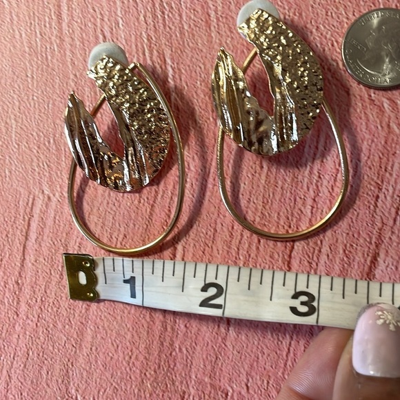 Zara Geo Irregular Hoop Earrings - Picture 11 of 13